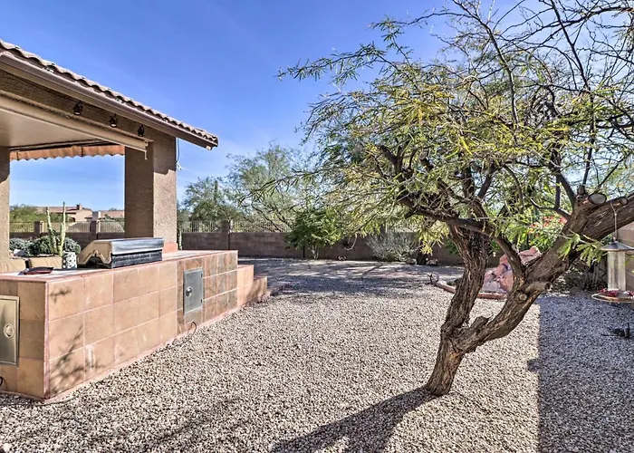 Mountain Views + Nearby Hikes: Escape! *