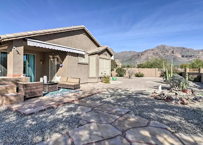 Mountain Views + Nearby Hikes: Escape! Holiday home
