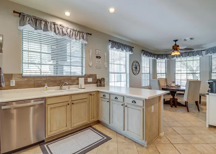 Mountain Views + Nearby Hikes: Escape! Holiday home Gold Canyon